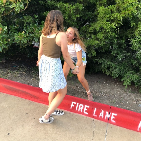 Meet your Posher, Ally - Picture 8 of 8